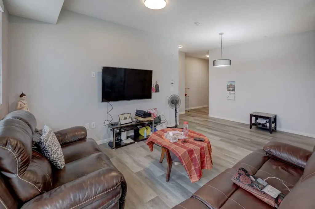 33 Carringham Gate NW Calgary AB T3P 2H6