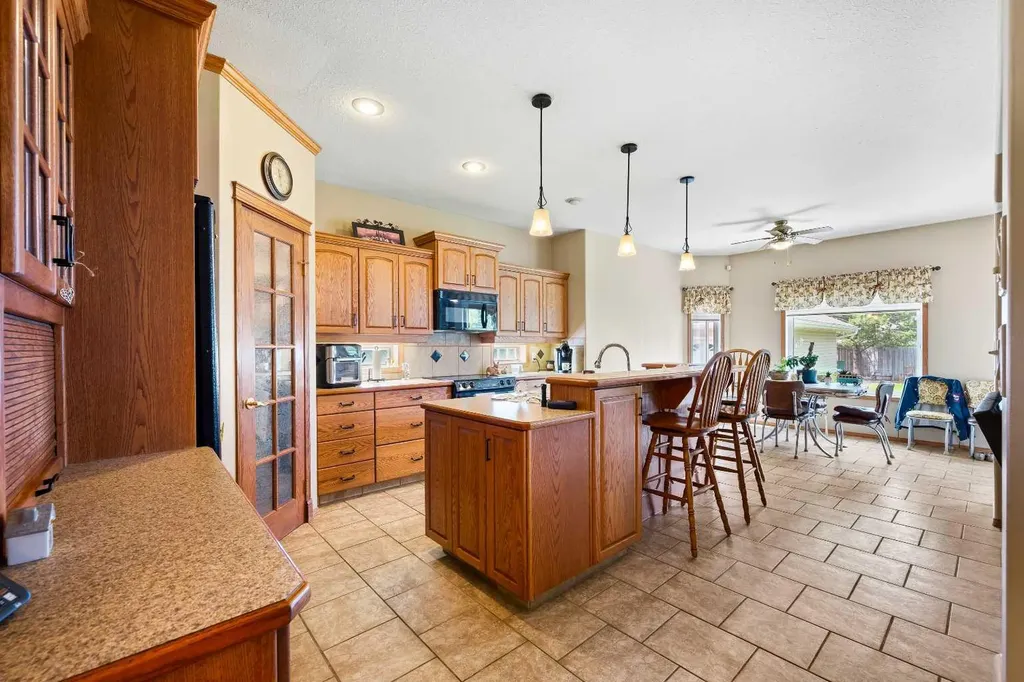 2204 59a Avenue Close Lloydminster AB T9V 3J3