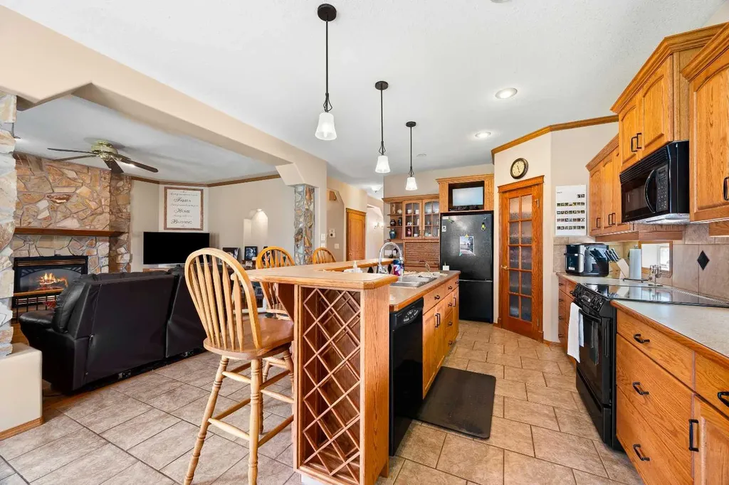 2204 59a Avenue Close Lloydminster AB T9V 3J3