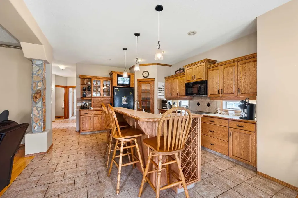 2204 59a Avenue Close Lloydminster AB T9V 3J3