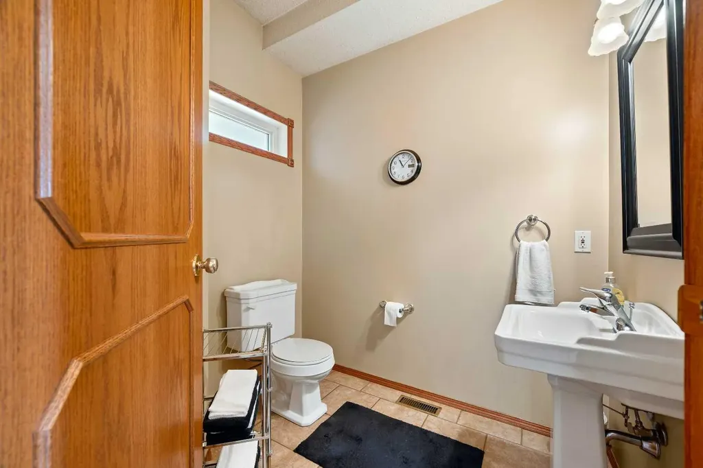 2204 59a Avenue Close Lloydminster AB T9V 3J3