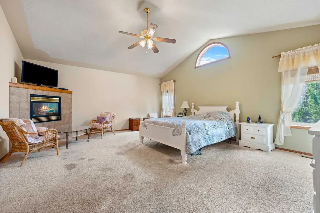 2204 59a Avenue Close Lloydminster AB T9V 3J3