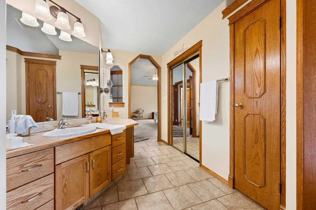 2204 59a Avenue Close Lloydminster AB T9V 3J3