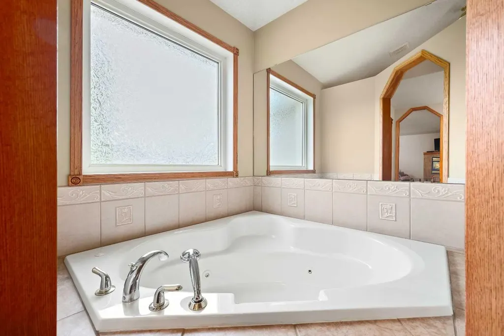 2204 59a Avenue Close Lloydminster AB T9V 3J3