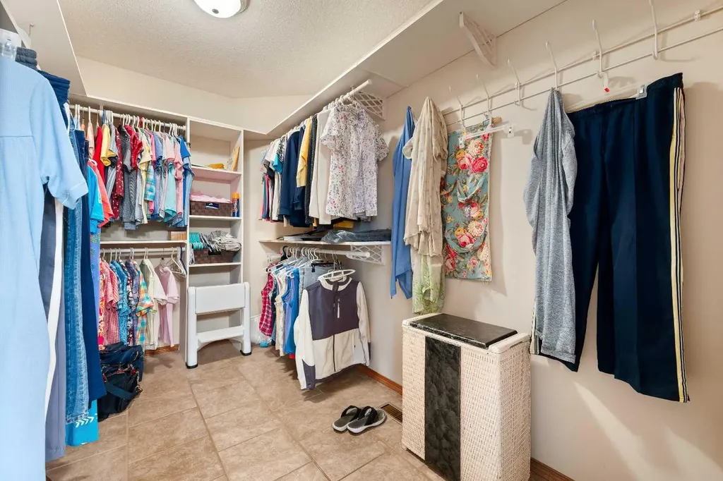 2204 59a Avenue Close Lloydminster AB T9V 3J3