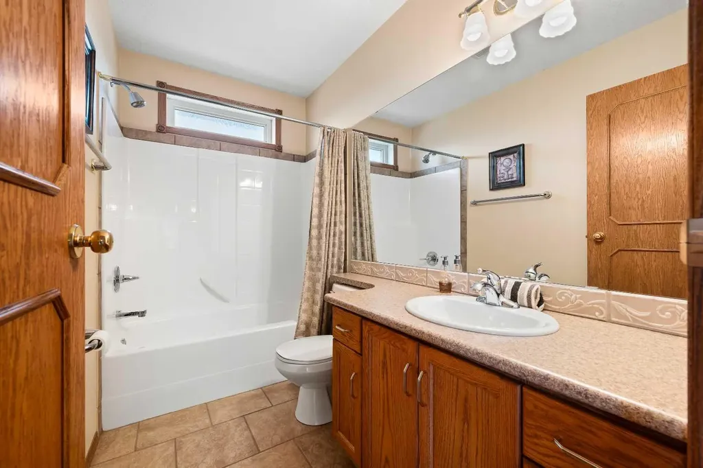 2204 59a Avenue Close Lloydminster AB T9V 3J3