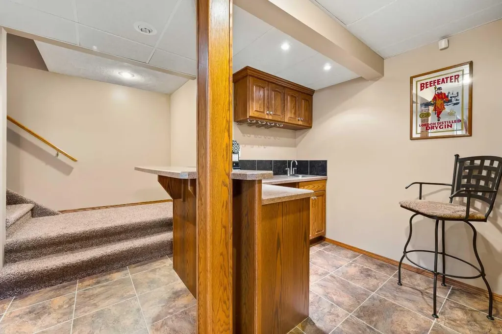 2204 59a Avenue Close Lloydminster AB T9V 3J3