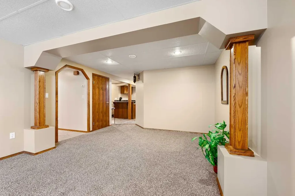 2204 59a Avenue Close Lloydminster AB T9V 3J3