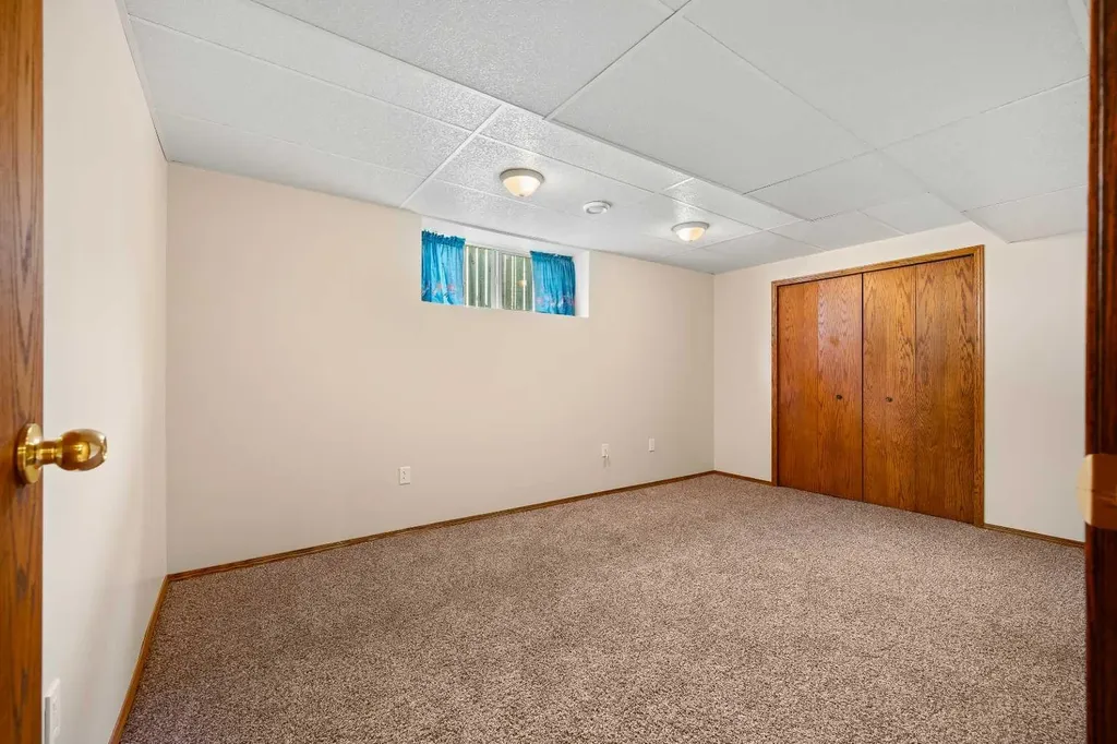 2204 59a Avenue Close Lloydminster AB T9V 3J3