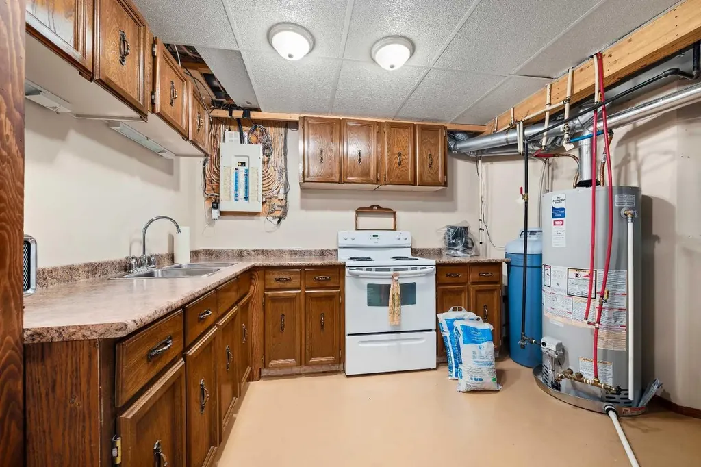 2204 59a Avenue Close Lloydminster AB T9V 3J3