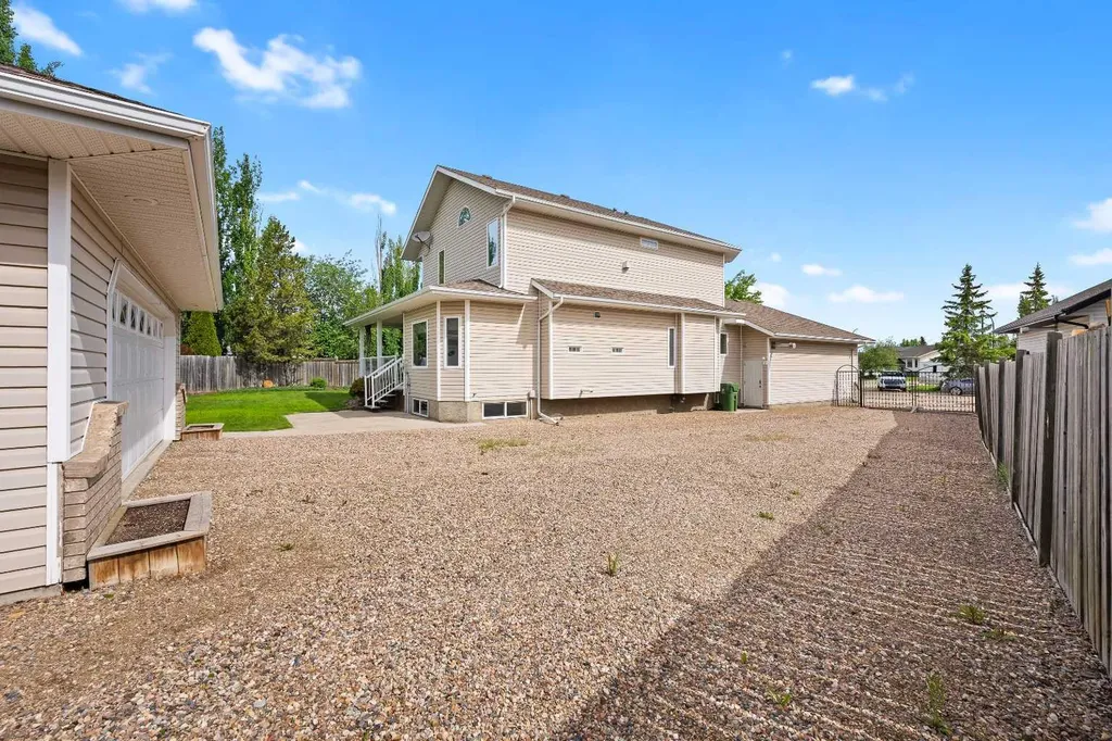 2204 59a Avenue Close Lloydminster AB T9V 3J3