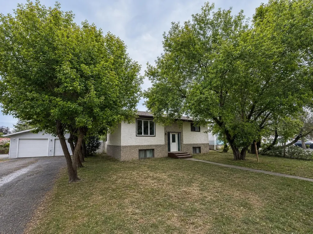 816 15 Street Wainwright AB T9W 1E6