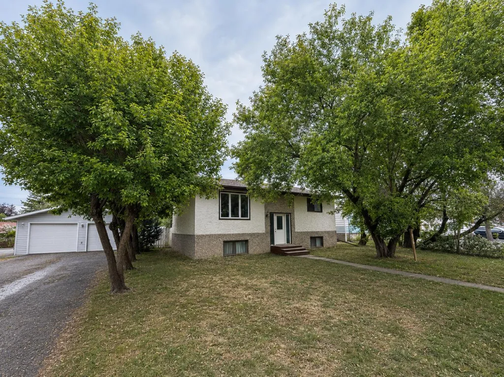 816 15 Street Wainwright AB T9W 1E6