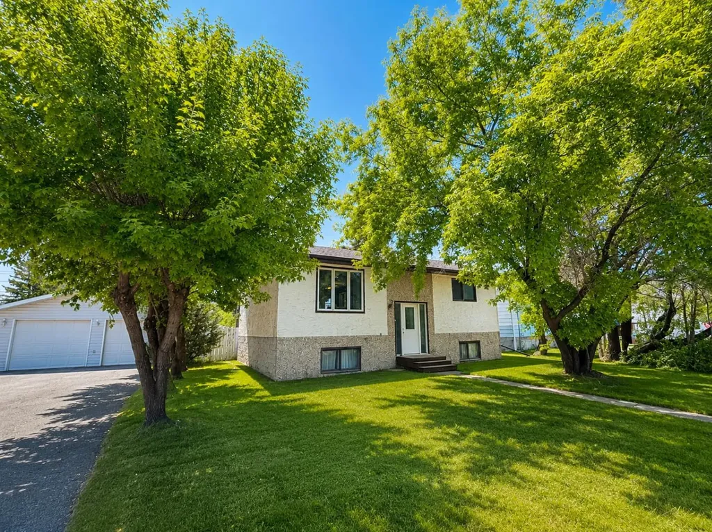 816 15 Street Wainwright AB T9W 1E6