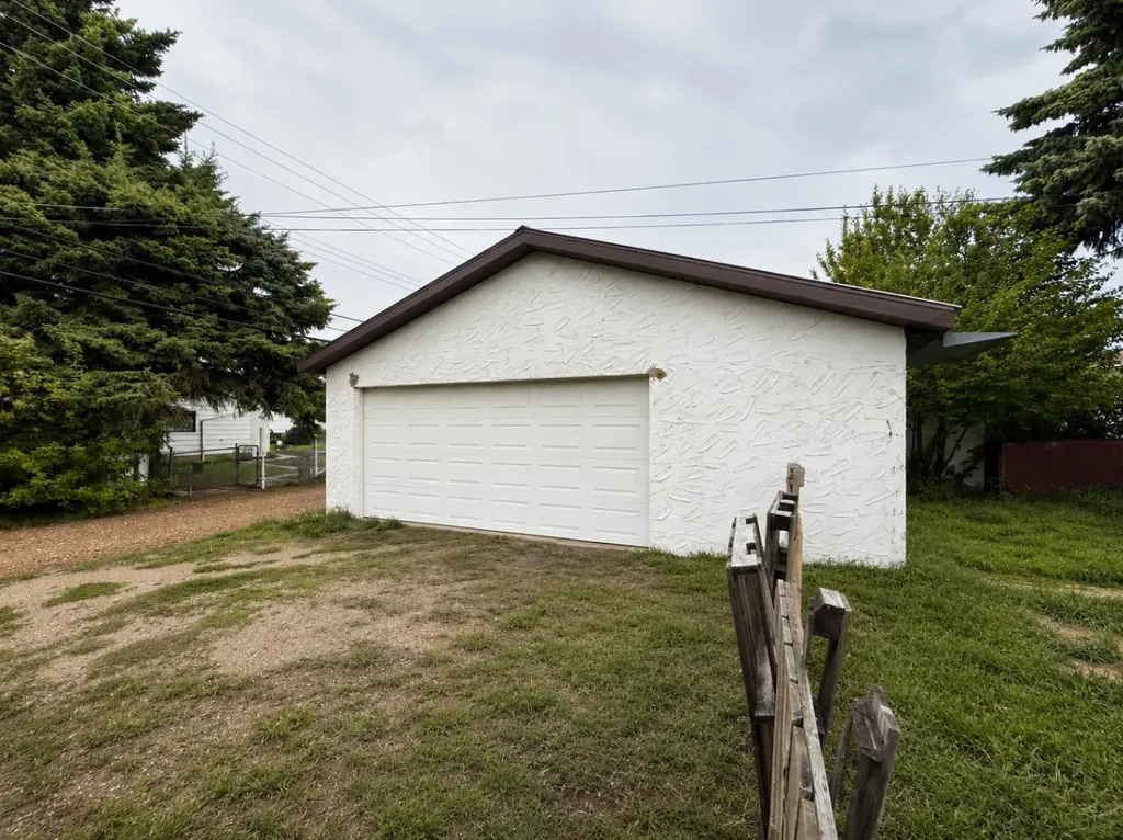 816 15 Street Wainwright AB T9W 1E6