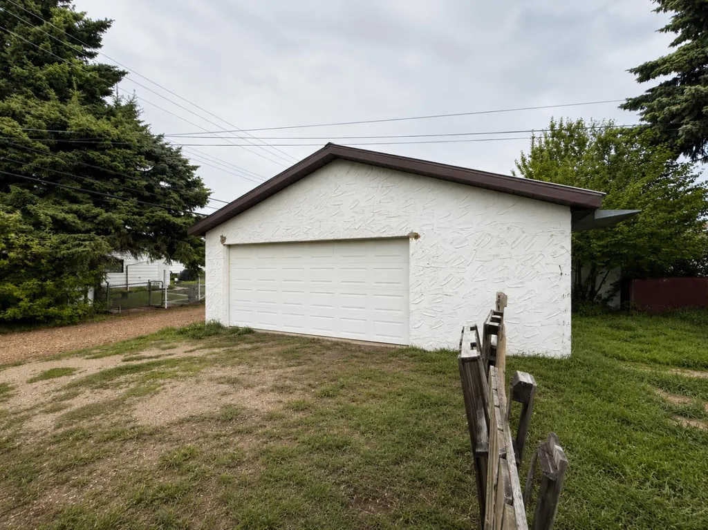 816 15 Street Wainwright AB T9W 1E6