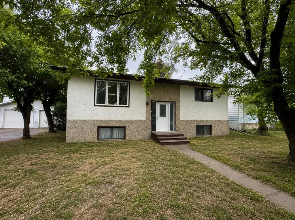 816 15 Street Wainwright AB T9W 1E6