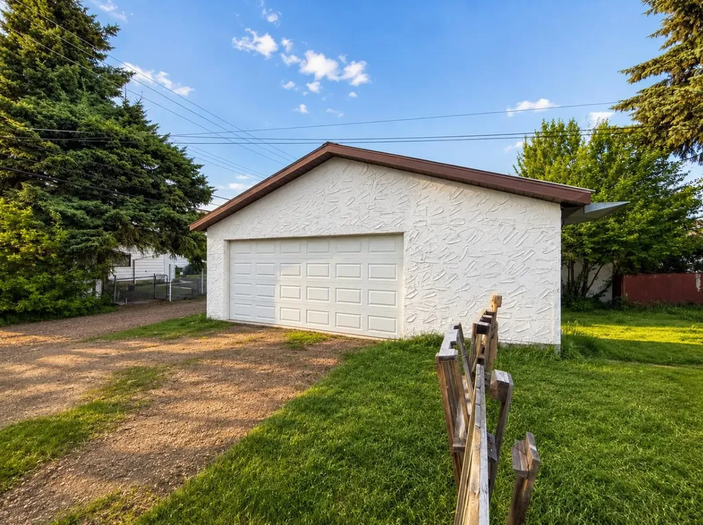 816 15 Street Wainwright AB T9W 1E6