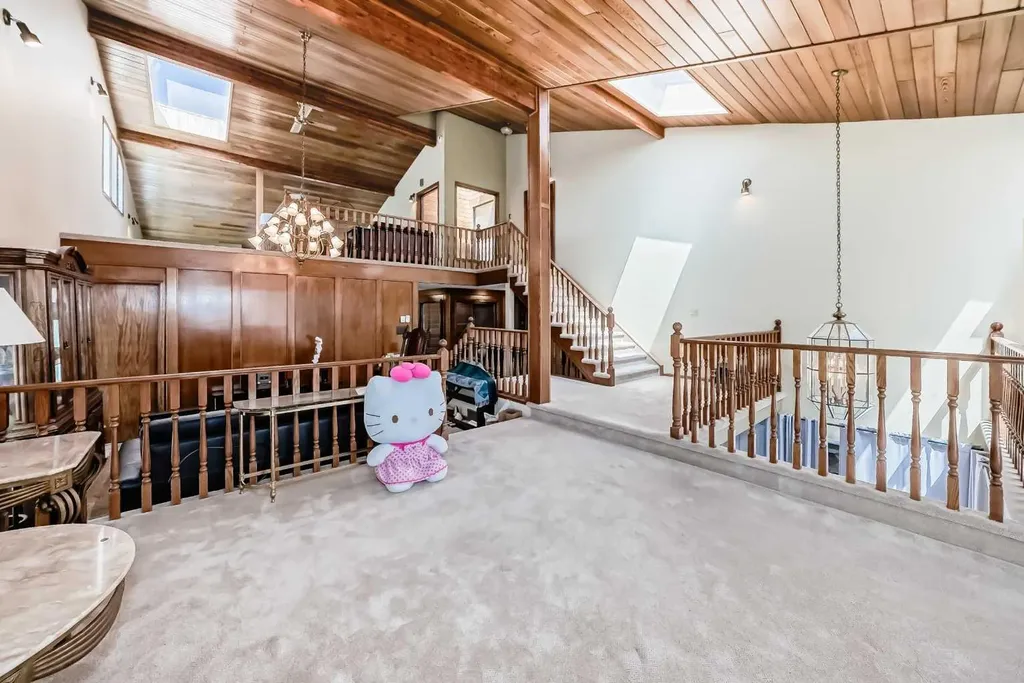156 Edgehill Close NW Calgary AB T3A2X1