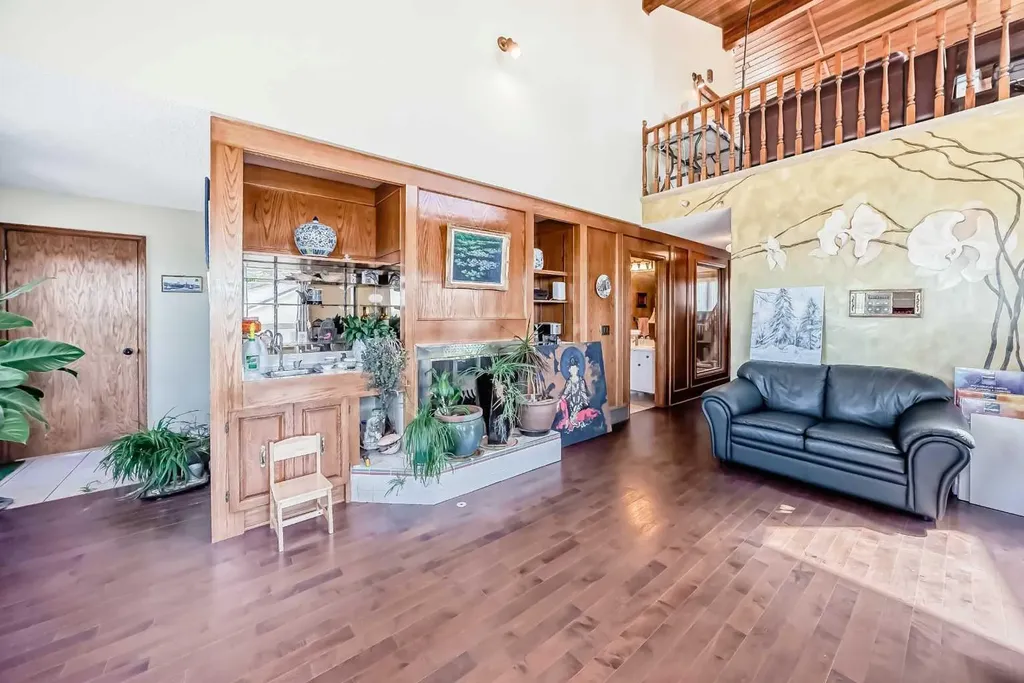 156 Edgehill Close NW Calgary AB T3A2X1