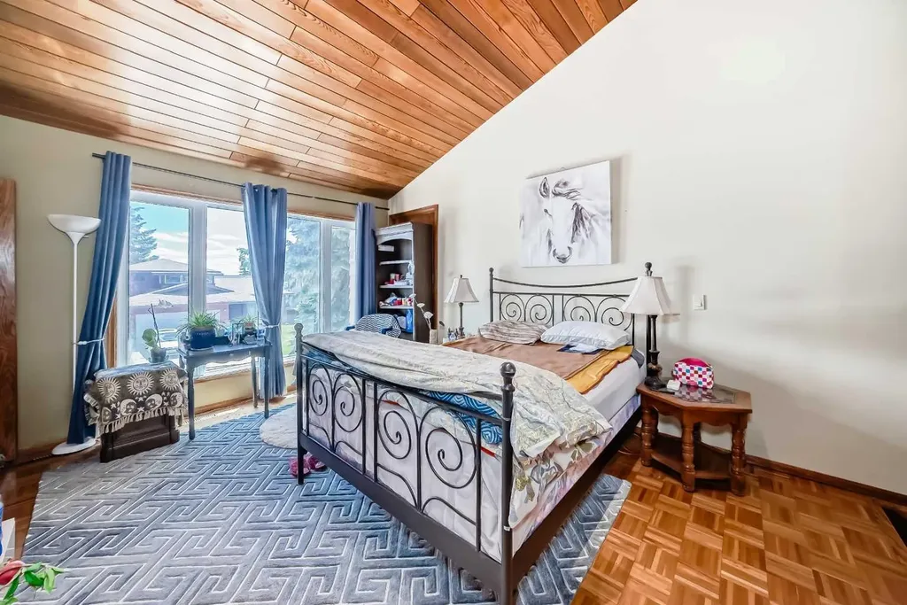156 Edgehill Close NW Calgary AB T3A2X1