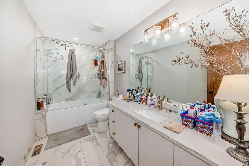 156 Edgehill Close NW Calgary AB T3A2X1