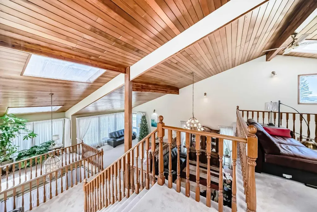 156 Edgehill Close NW Calgary AB T3A2X1