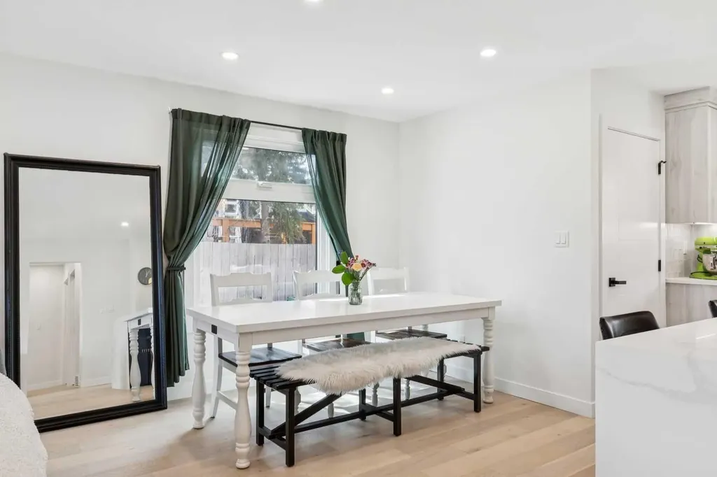 507 Cantrell Drive SW Calgary AB T2W 2K8