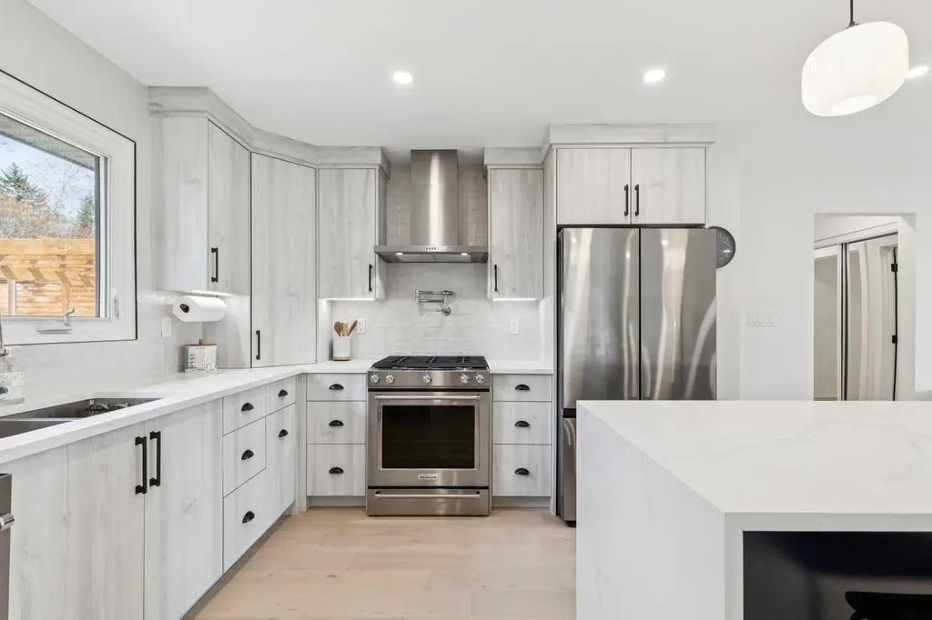 507 Cantrell Drive SW Calgary AB T2W 2K8
