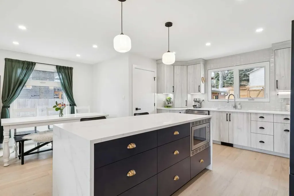 507 Cantrell Drive SW Calgary AB T2W 2K8