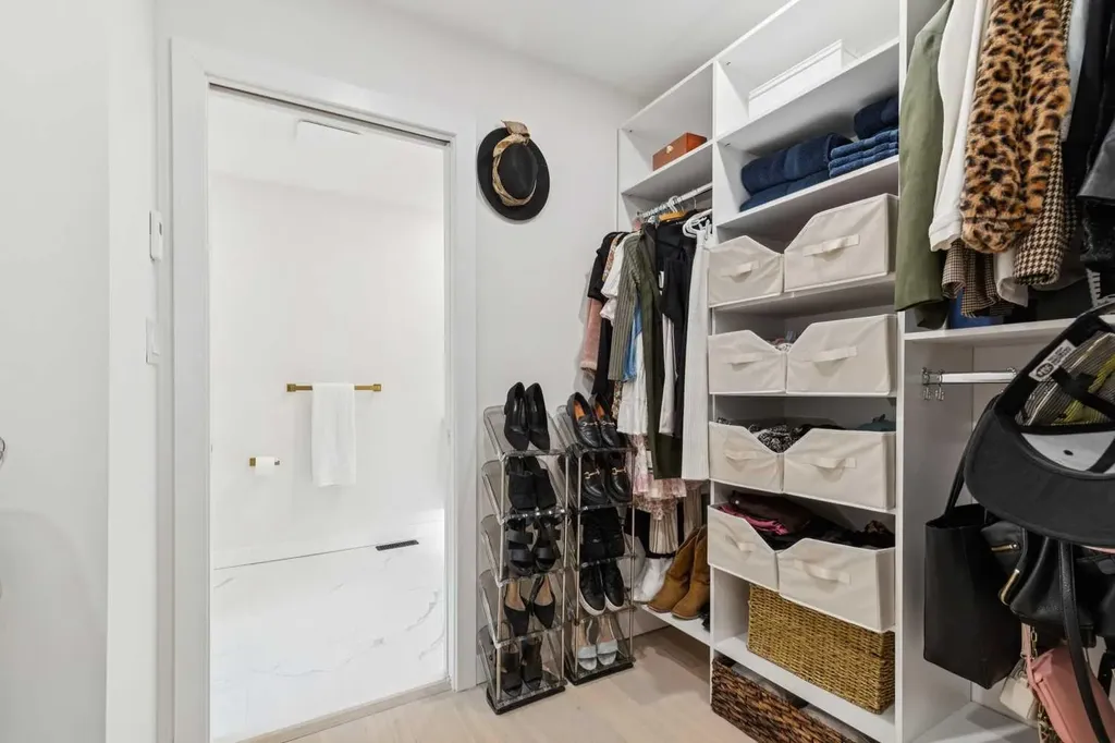 507 Cantrell Drive SW Calgary AB T2W 2K8