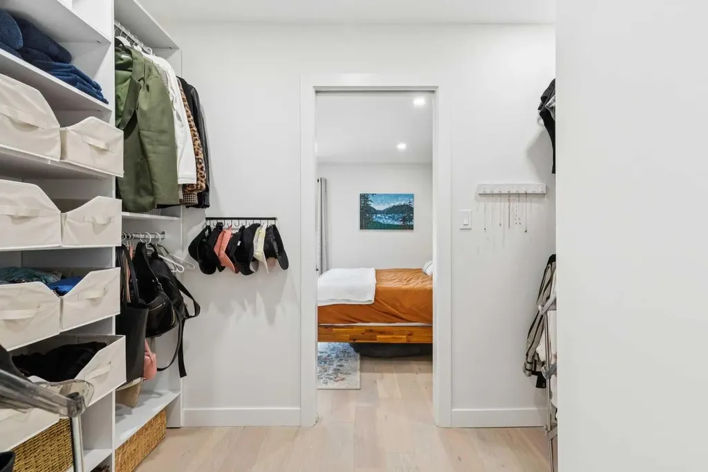 507 Cantrell Drive SW Calgary AB T2W 2K8