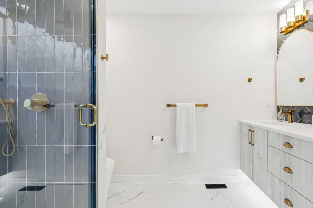 507 Cantrell Drive SW Calgary AB T2W 2K8