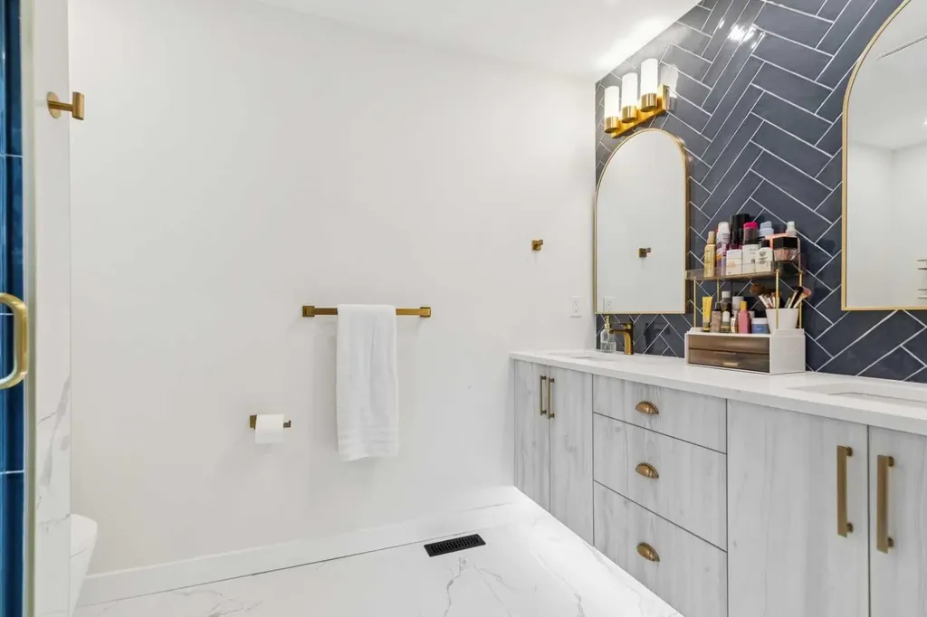 507 Cantrell Drive SW Calgary AB T2W 2K8
