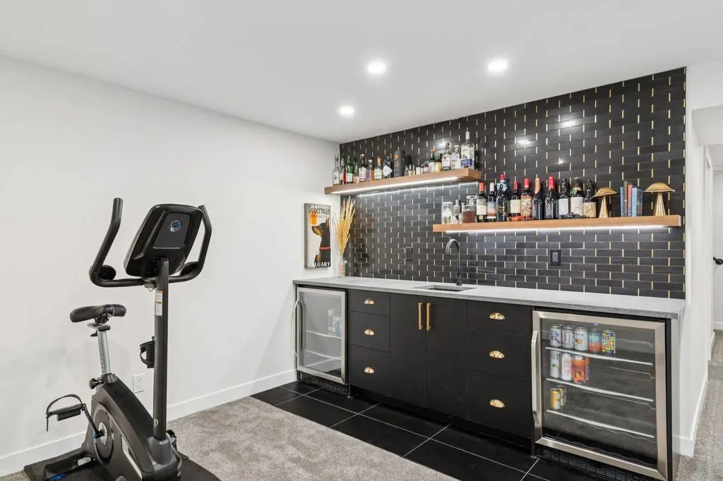 507 Cantrell Drive SW Calgary AB T2W 2K8