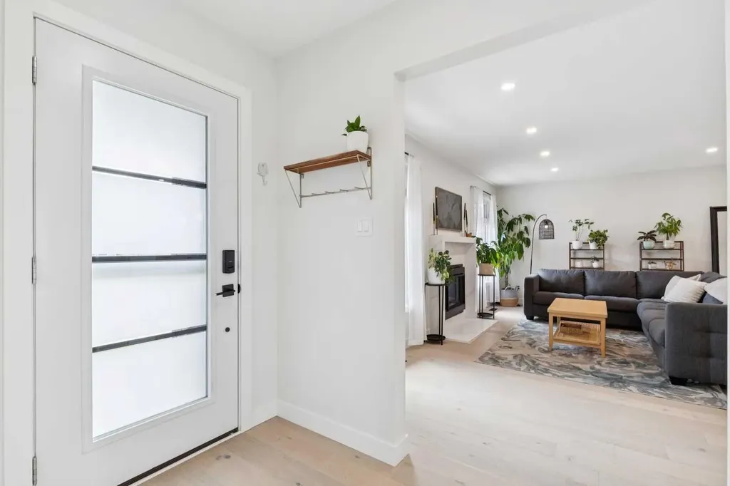 507 Cantrell Drive SW Calgary AB T2W 2K8