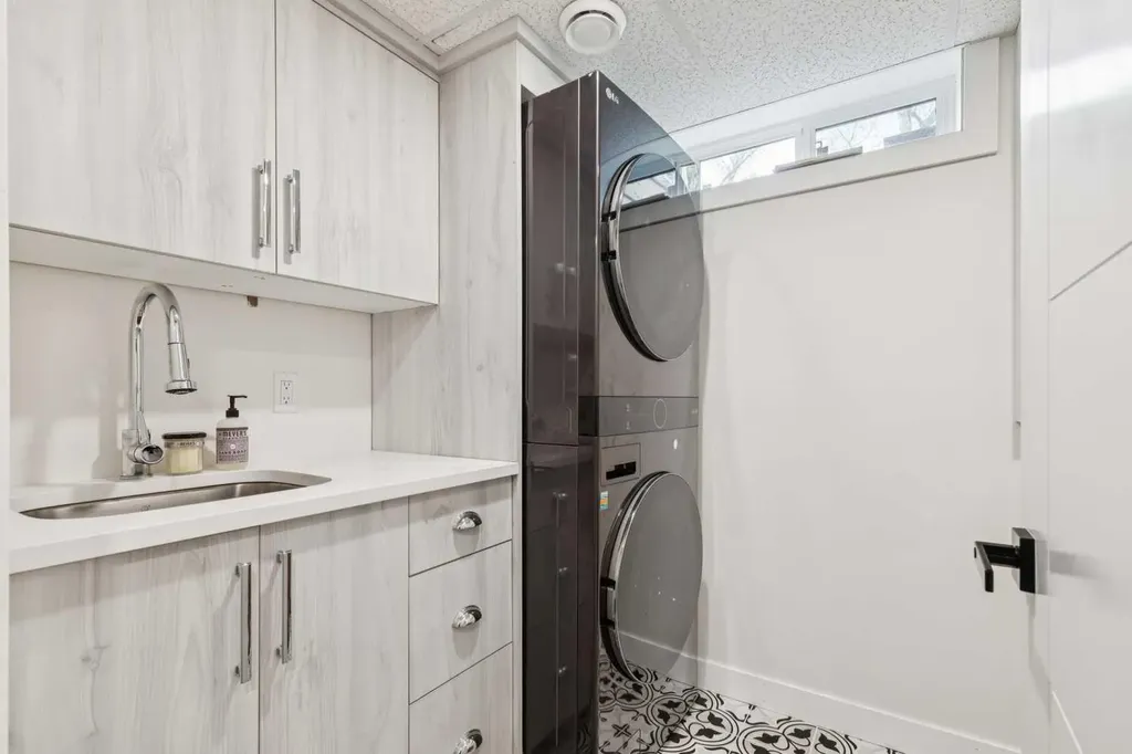 507 Cantrell Drive SW Calgary AB T2W 2K8
