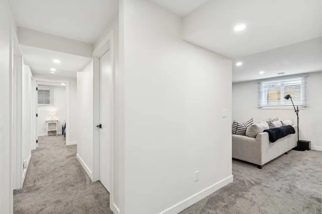 507 Cantrell Drive SW Calgary AB T2W 2K8