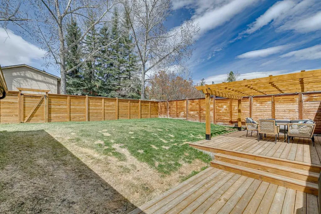 507 Cantrell Drive SW Calgary AB T2W 2K8