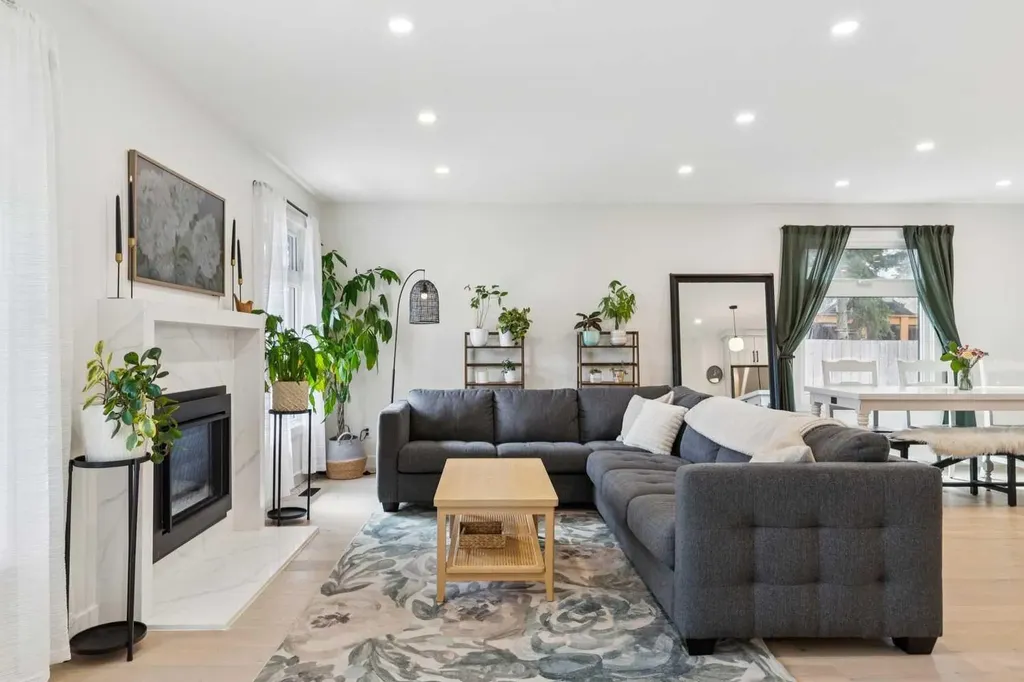 507 Cantrell Drive SW Calgary AB T2W 2K8