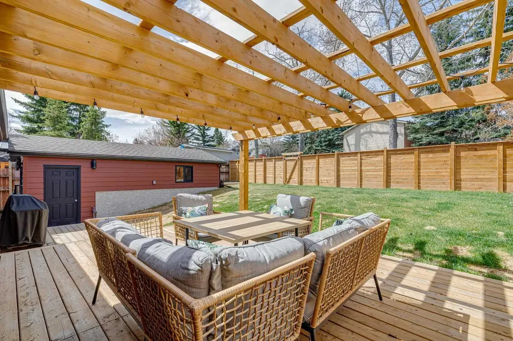 507 Cantrell Drive SW Calgary AB T2W 2K8