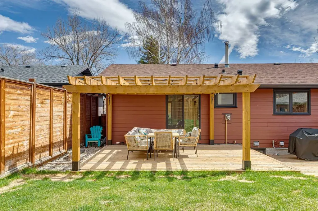 507 Cantrell Drive SW Calgary AB T2W 2K8