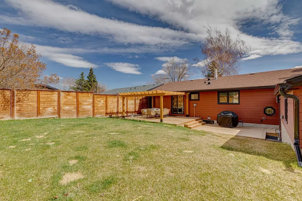 507 Cantrell Drive SW Calgary AB T2W 2K8