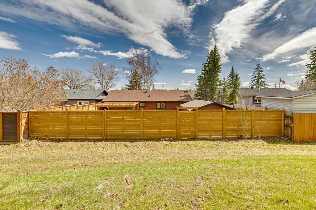 507 Cantrell Drive SW Calgary AB T2W 2K8