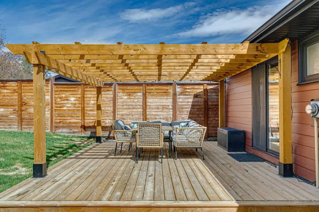 507 Cantrell Drive SW Calgary AB T2W 2K8