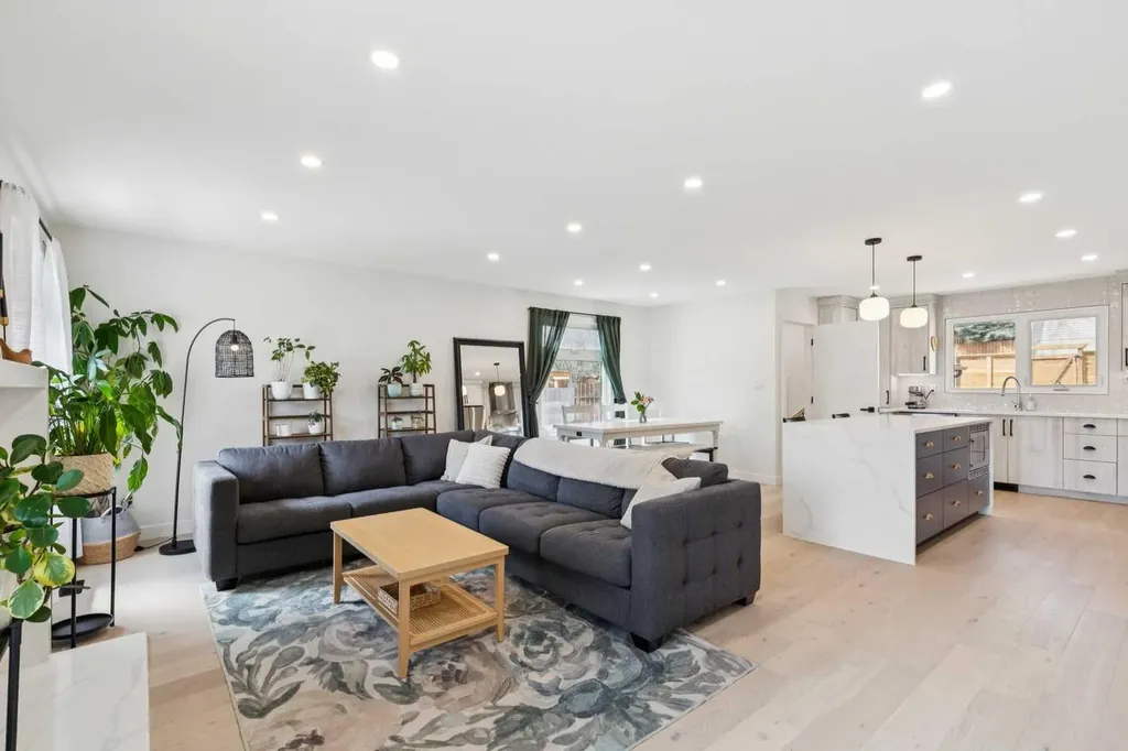 507 Cantrell Drive SW Calgary AB T2W 2K8