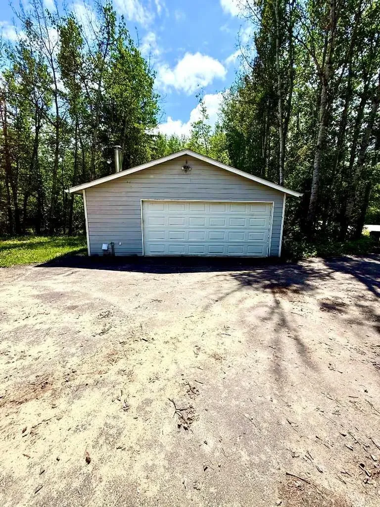 33 Parkland Avenue Parkland Beach AB T0C 2J0