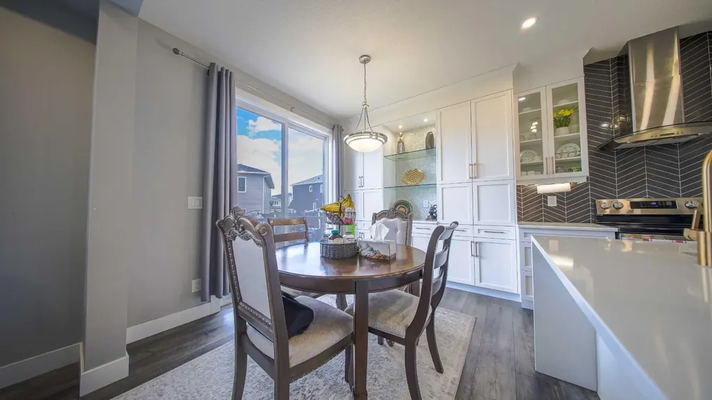 74 Carrington Crescent NW Calgary AB T3P1N6