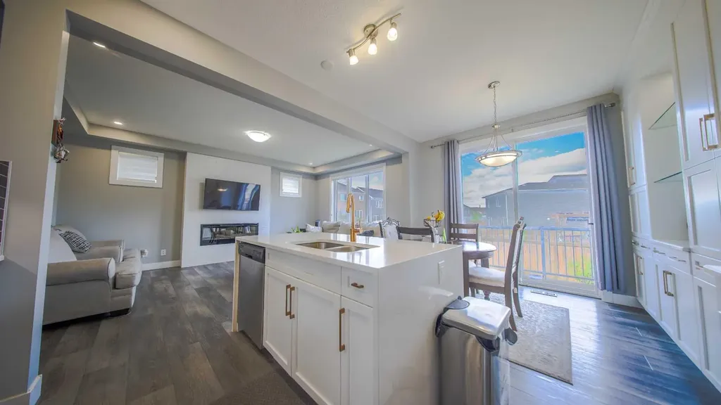 74 Carrington Crescent NW Calgary AB T3P1N6