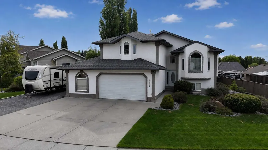 6123 11 Avenue Edson AB T7E 1Y8